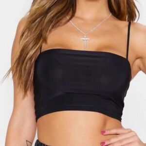 RED PRETTYLITTLETHING SLINKY STRAIGHT NECK SPAGHETTI STRAP CROP
SIZE 2